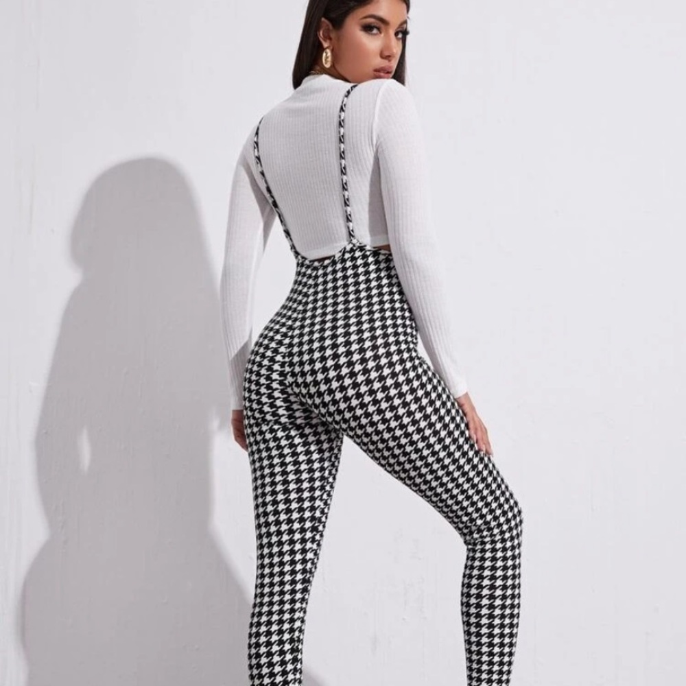 One piece black & white body suit, so cute! Size XS